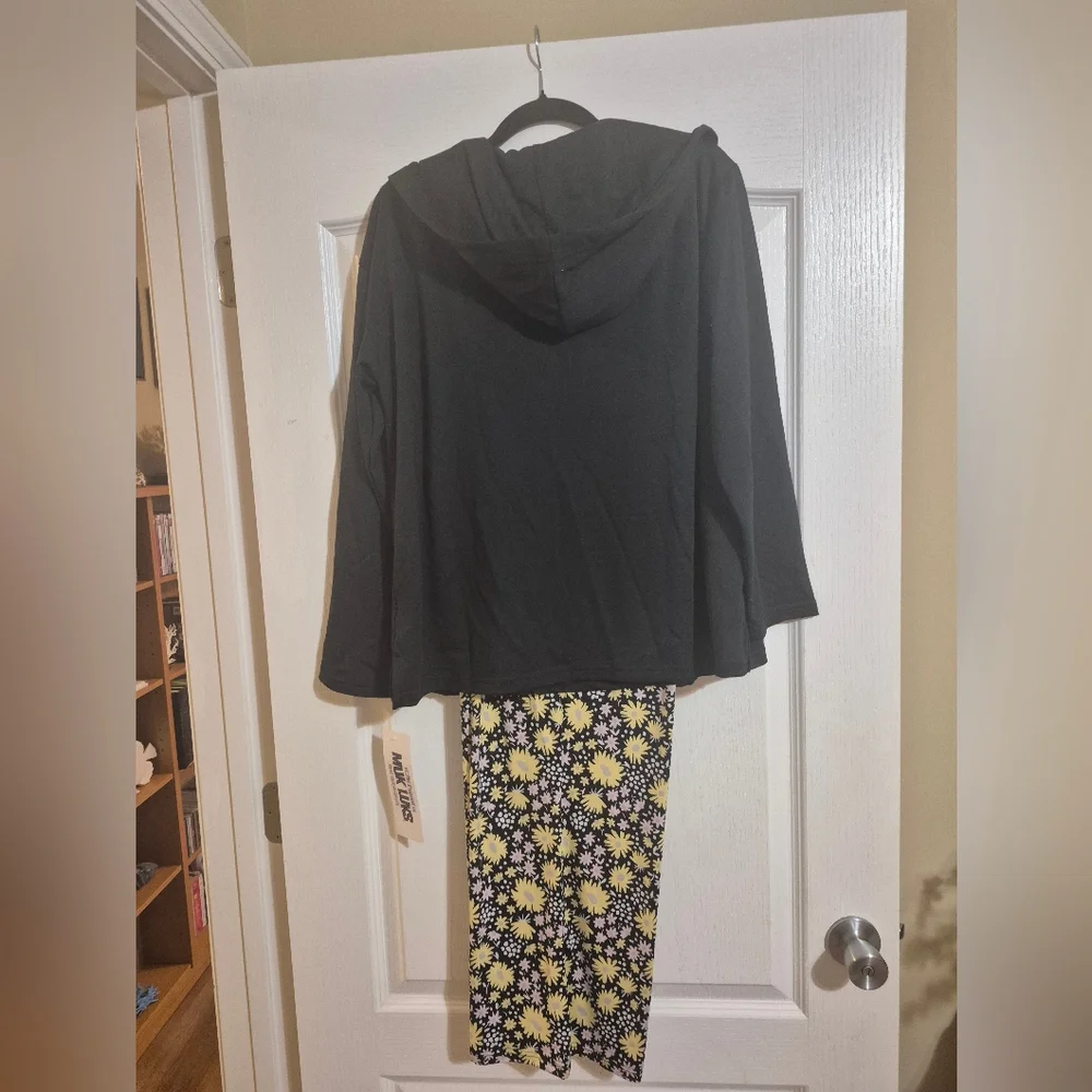 NEW! MUK LUKS Floral 3 PIECE Print Pajama Set - Black and Yellow - Picture 3 of 9